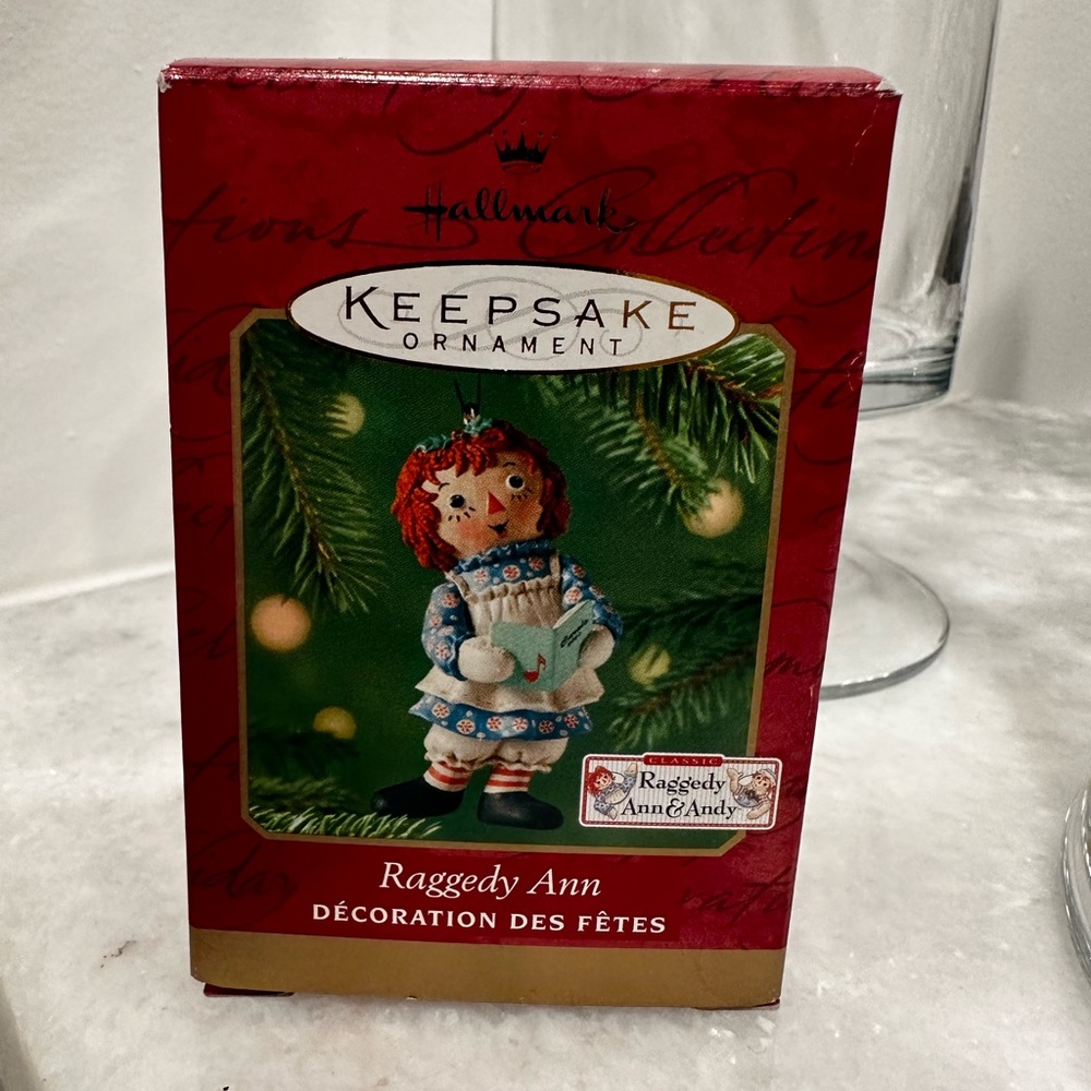 HallMark Keepsake Ornament Raggedy Ann Carols 2001